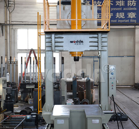 100T龍門(mén)液壓機